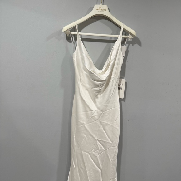 Pronovias Ribelia off white RS alexia wedding dress mermaid size 4 new with tags - Picture 15 of 16